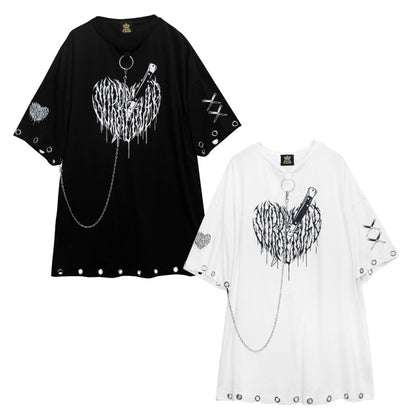 Tops With Eyelet Chains That Cut Through The Heart