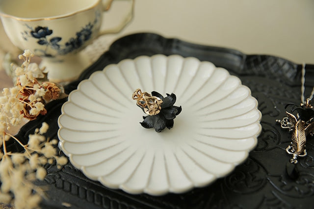 Dark Lily Ring