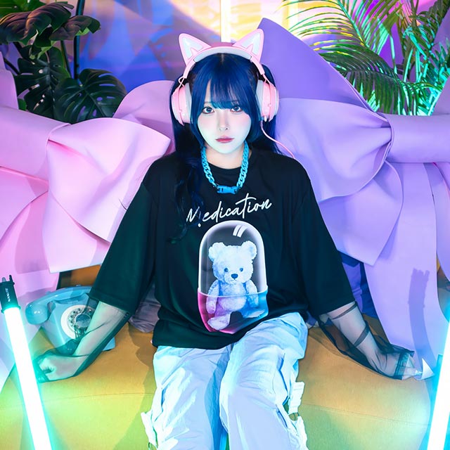 Wrapping Bear Sheer Sleeve Top