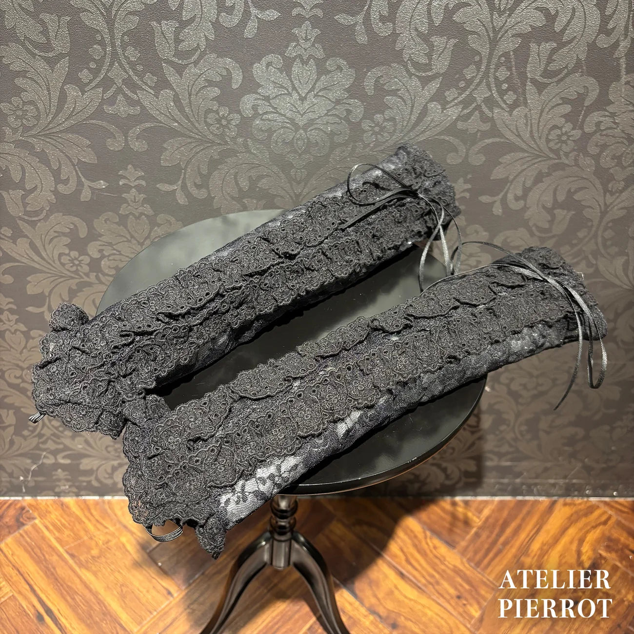 Sacred Lace-up Gloves