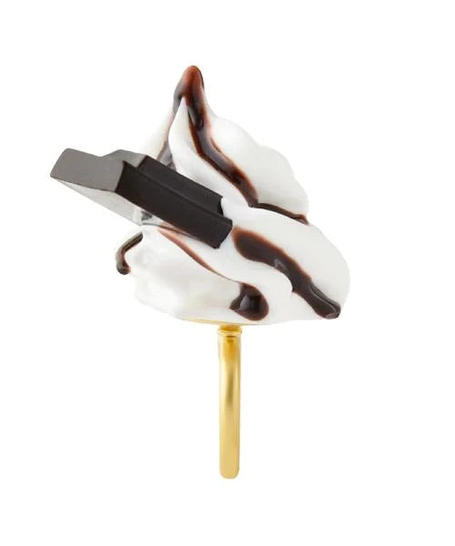 Fresh Cream with Chocolate Sauce Ring