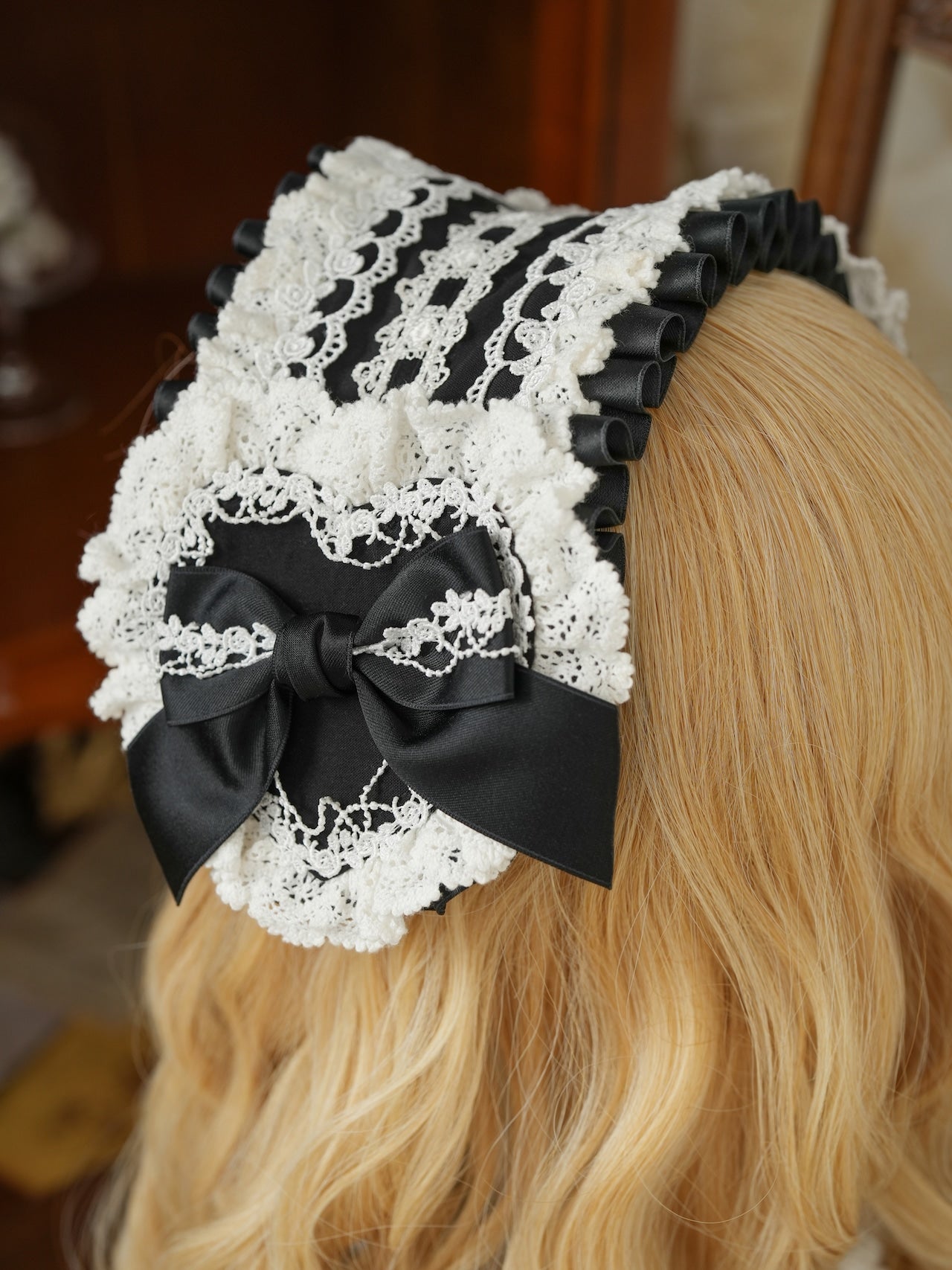 Petit Merveille Torsion Lace Headdress