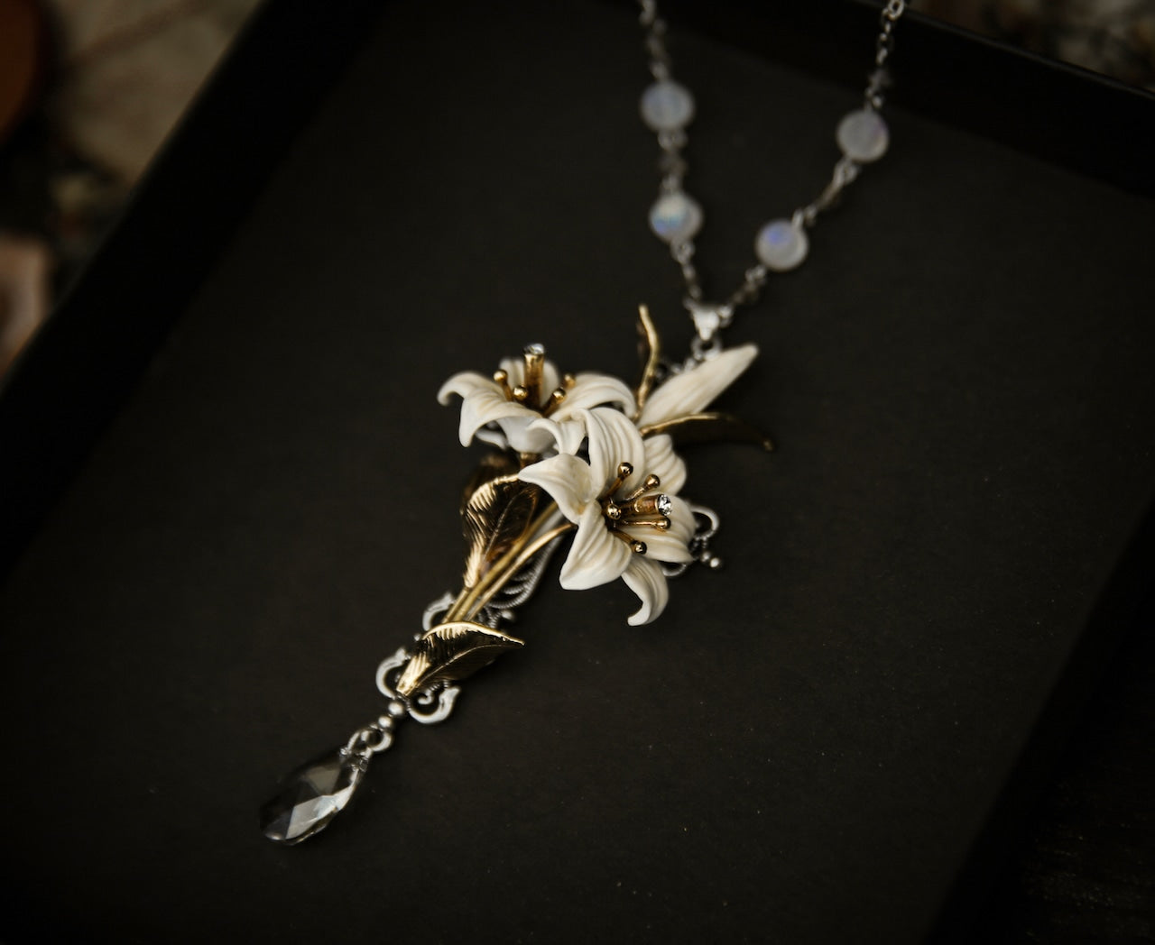 Lily Necklace (Twin)