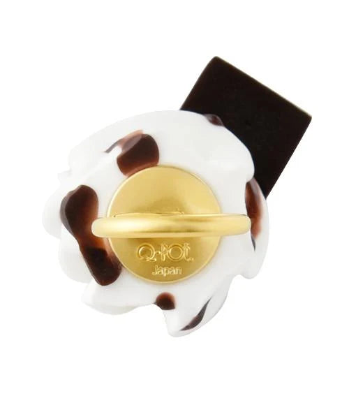 Fresh Cream with Chocolate Sauce Ring