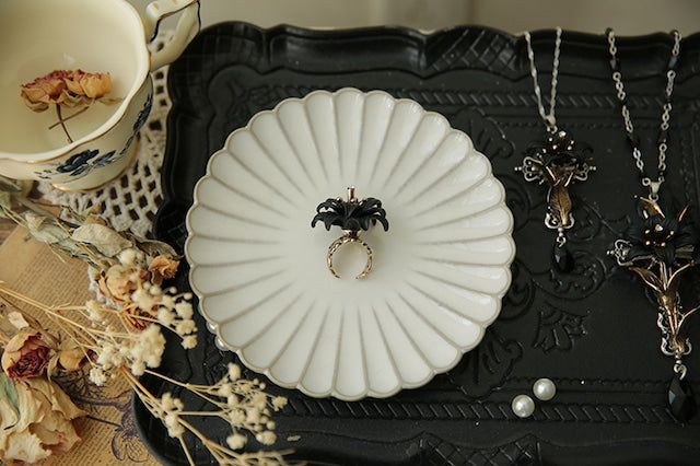 Dark Lily Ring