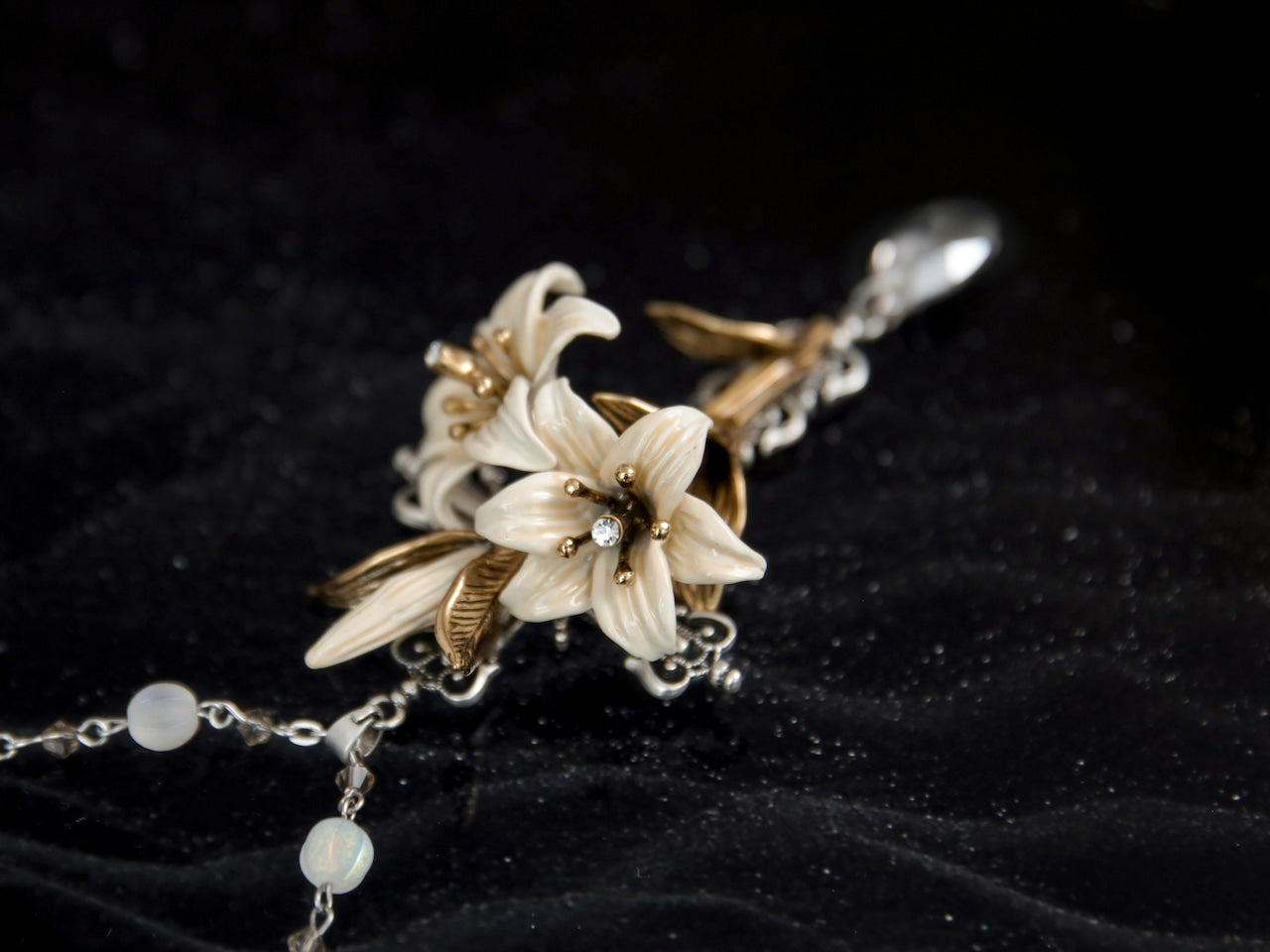 Lily Necklace (Twin)