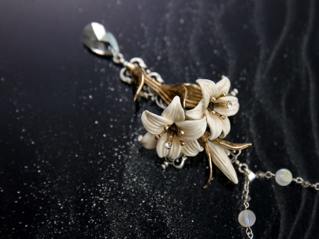 Lily Necklace (Twin)