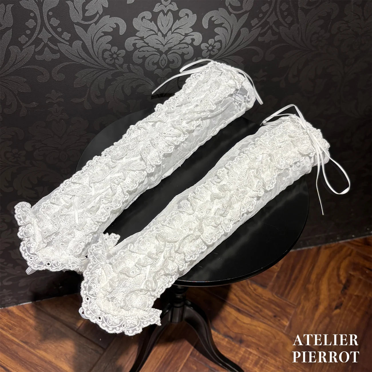 Sacred Lace-up Gloves