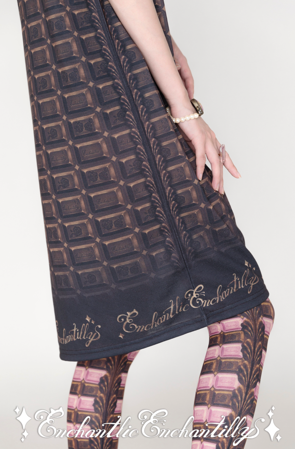 Enchantilly Chocolate Cutsew