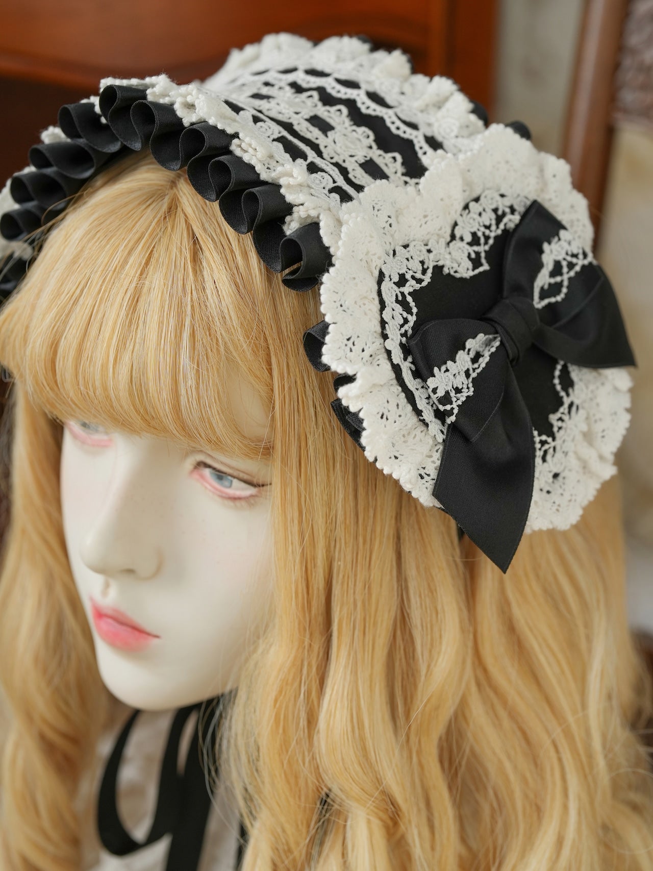 Petit Merveille Torsion Lace Headdress