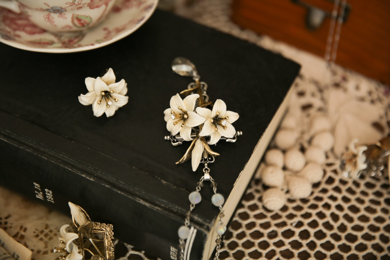Lily Necklace (Twin)