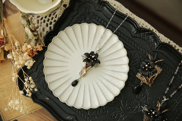 Dark Lily Necklace (Single)