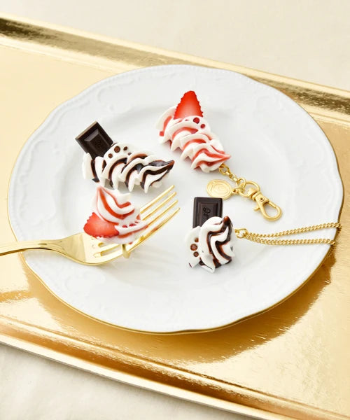 Fresh Cream with Chocolate Sauce Ring