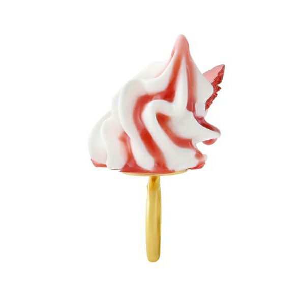 Fresh Cream with Strawberry Sauce Ring